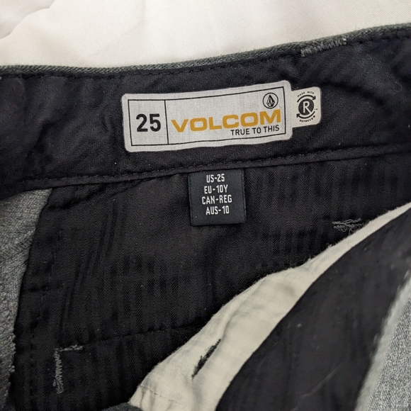 EUC Boys Volcom shorts - Picture 4 of 5